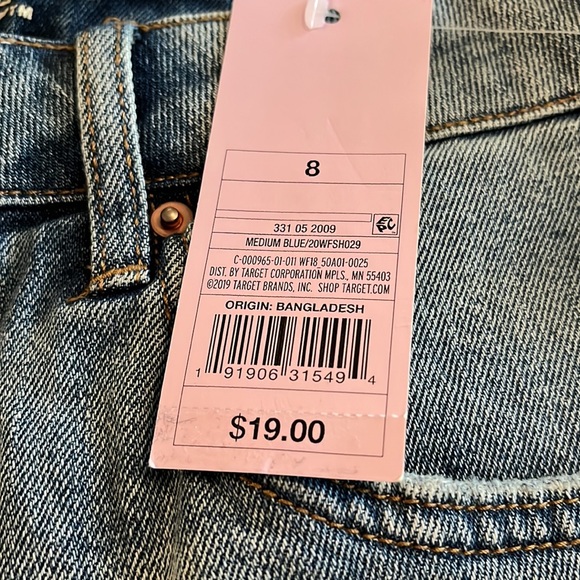 Wild fable medium blue distressed Jean Shorts.  NWT. Size 8. - Picture 3 of 9